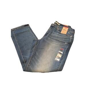 Levi's Classic Straight Women's Jeans Mid Rise Medium Wash Blue 5-Pocket Design